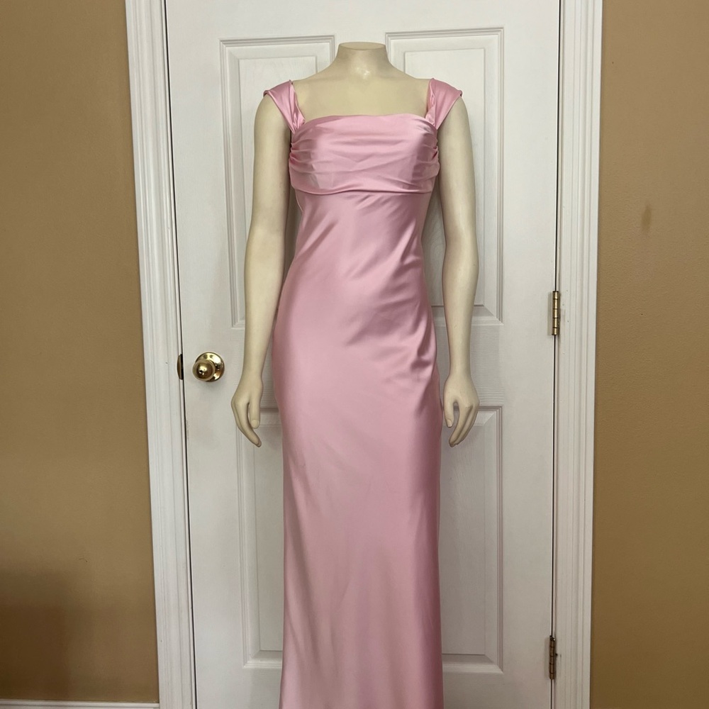 Elegant Off-Shoulder Satin Maxi Dress in Light Pink - Picture 15 of 16